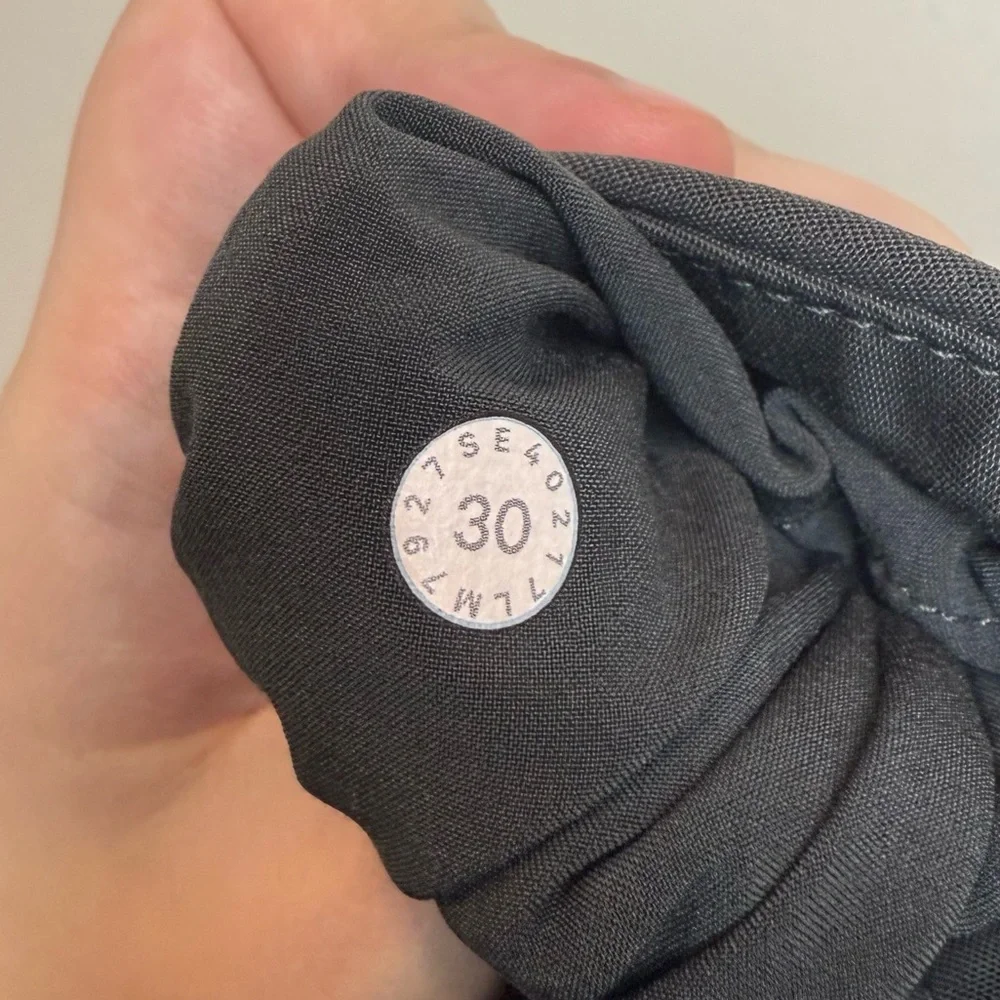 Lululemon Men’s Commission Short 9” Inseam Stoney Gray Size 30